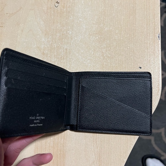 Men’s Louis Vuitton bifold wallet - Picture 2 of 3